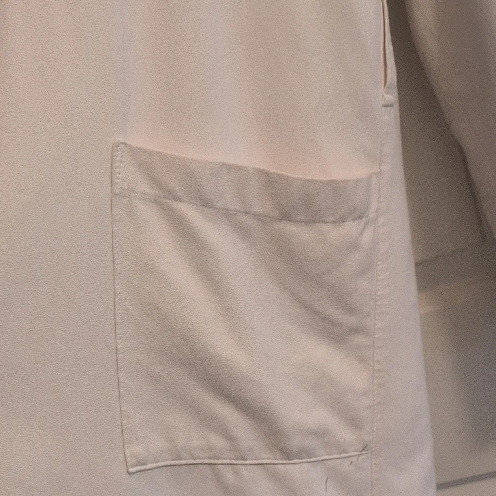 Conrad Washington DC Cream Robe - Picture 5 of 8